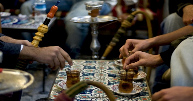 "Bəzi restoranlarda qəlyana narkotik qatırlar" - Deputat