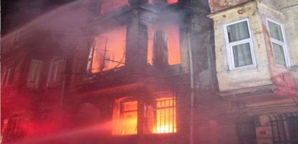 Bakıda 11 ev birdən yandı
