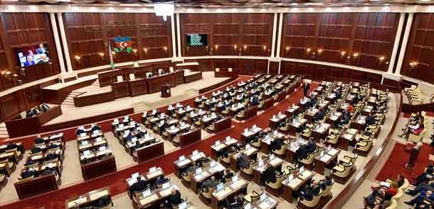 Deputatları “işdən çıxarmaq” qanunu Milli Məclisin gündəliyindən çıxarıldı