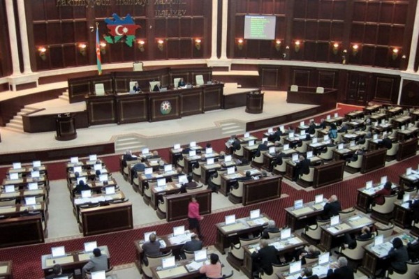 Deputatlar özləri ilə bağlı qanuna etiraz edir: Bu düzgün deyil