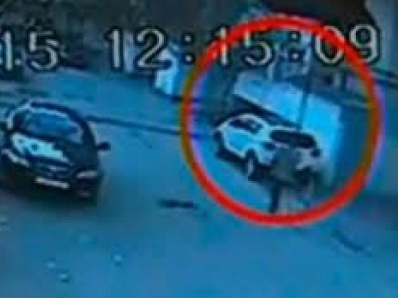 Bakıda manyak peyda oldu: qadınların başına butulkayla vurub...