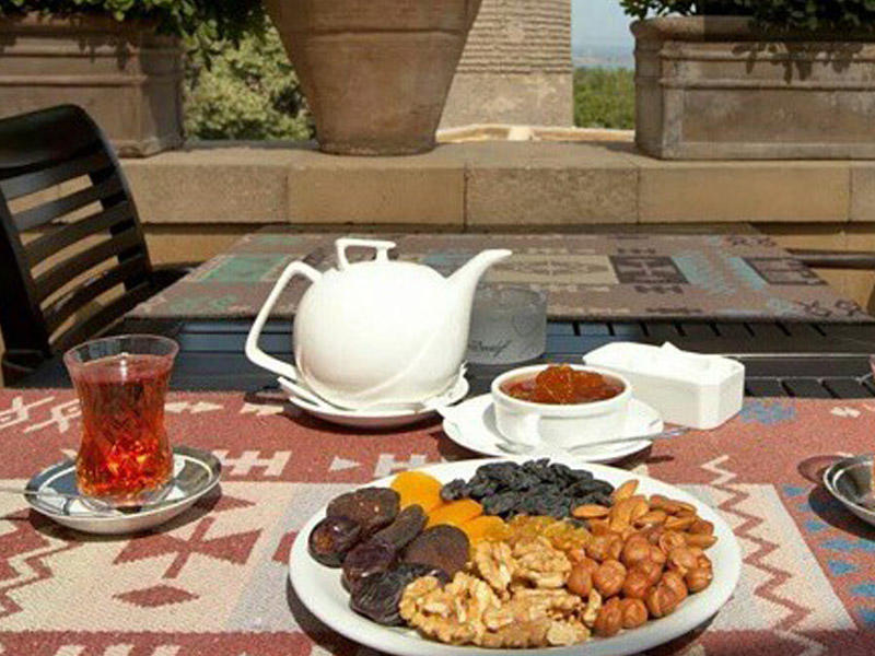 Bulvarda çay dəstgahı - 15 manata çatan qiymətlər