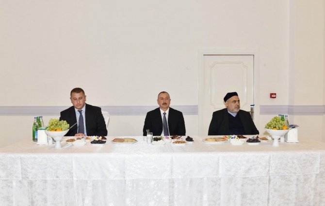 İlham Əliyev bibisinin hüzr mərasimində - FOTO