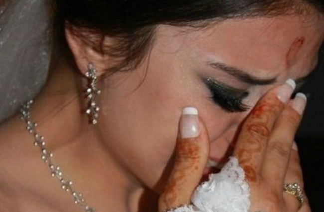 Məcbur ərə verilən qız özünü asdı - Bir kənddə ikinci yeni gəlin intiharı
