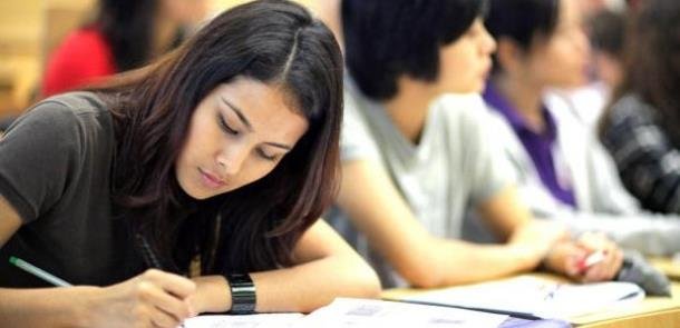 Özəl universitetlər təhsil haqqını endirdi