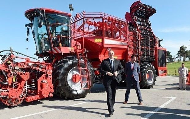 Prezident kombaynı işə saldı – FOTO