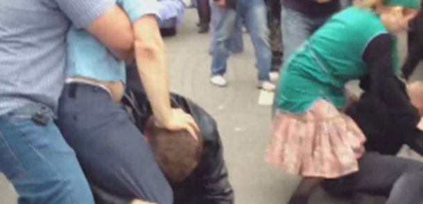 Bakının məşhur bazarında kütləvi dava