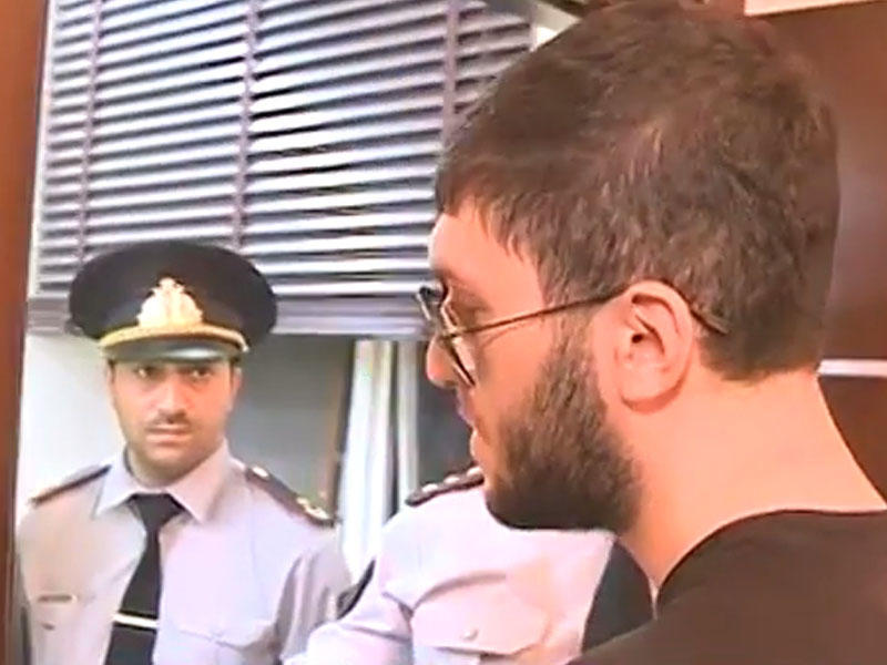 Polislərin başına oyun açan məmur oğlu bu dəfə yaşadığı binanın sakinlərinə bunu etdi - FOTOLAR