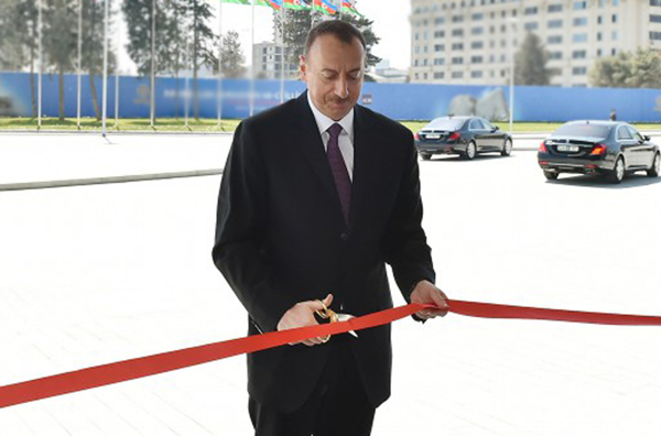 Prezident və xanımı "Sovetski"də yeni yolların açılışında