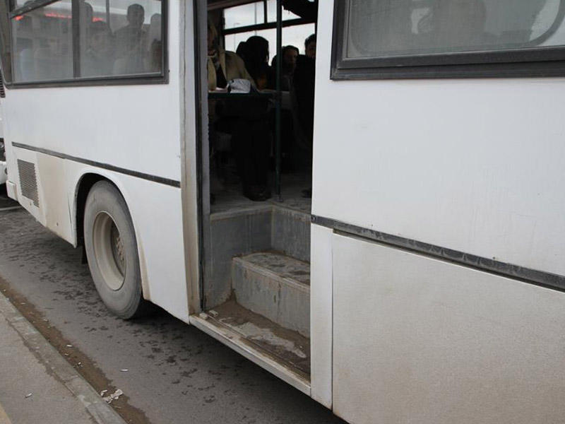Sərnişin qapısı açıq avtobusdan yıxılıb ölüb? - Rəsmi açıqlama