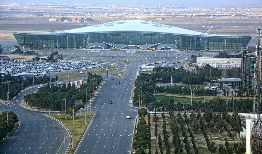 Bakı aeroportunda kuryoz hadisə: Sərnişin başqasının pasportu ilə keçdi