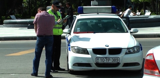 Yol Polisindən çəkələklə bağlı sürücülərə müraciət: "Ayaq tərləyir və sürüşür"