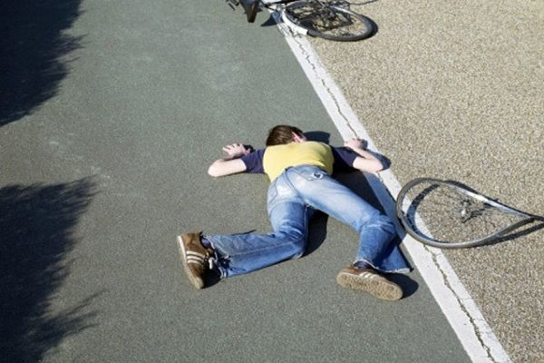 14 yaşlı velosipedçi yük maşınının altında qaldı