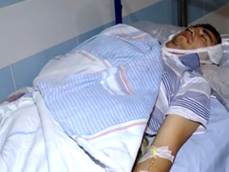 "Evdən aparıb, bu günə salıblar" - 21 yaşlı gənc maşın üstündə bıçaqlandı