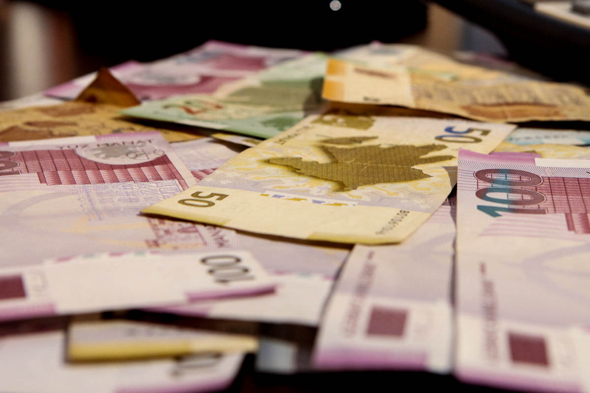 Bakıda lombarda basqın edib 10 min manat apardılar