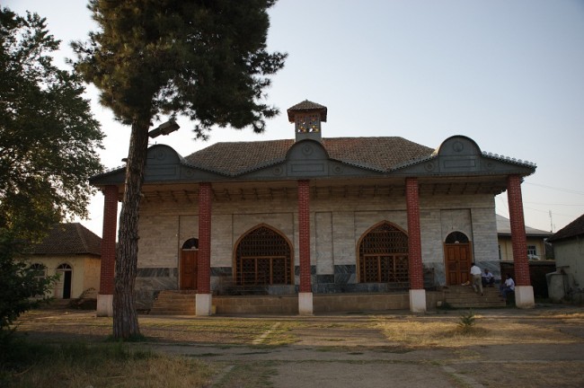 Sərxoş bələdiyyə sədri məsciddə qadınla yaxalandı - Masallıda kütləvi narazılıq