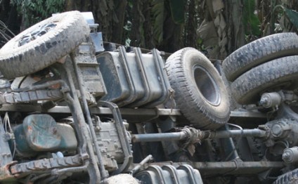 "Kamaz" kanala aşdı - Sürücü öldü
