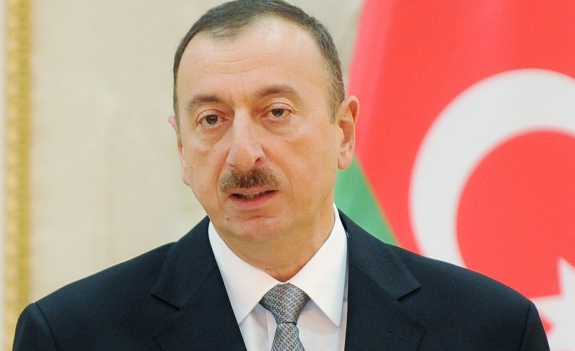 İlham Əliyev Natiq Əliyevin məzarını ziyarət etdi