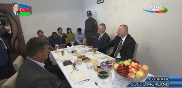 Prezidentin kənd sakinləri ilə səmimi söhbəti: "Dolanışığınız yaxşıdır" - VİDEO
