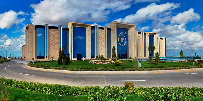 “Buta Palace”də bıçaqlanma
