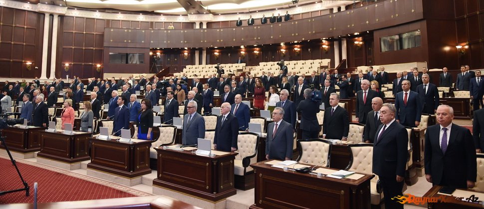 Azərbaycanda deputatlarla bağlı şok təklif: yaltaqlıq qadağan olunsun!
