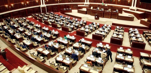 Tətilə çıxan deputatlarımız nə qədər müavinət alacaq? - SİYAHI