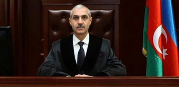 Azərbaycanda məhkəmə sədri işə gedərkən öldü