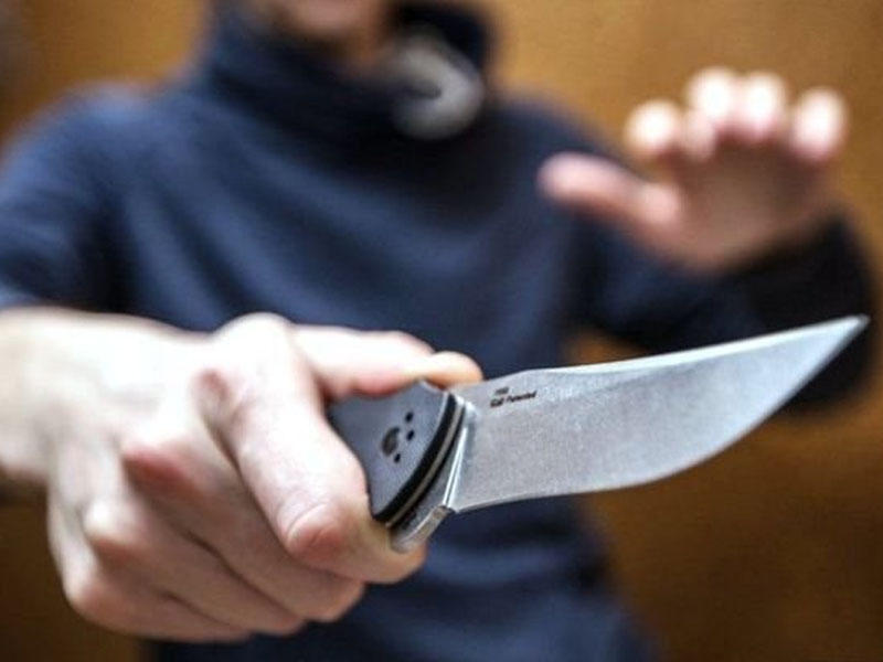 Bakıda gənc oğlan ürəyindən bıçaqlandı