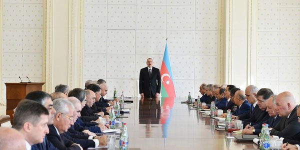 İlham Əliyev nazirləri topladı
