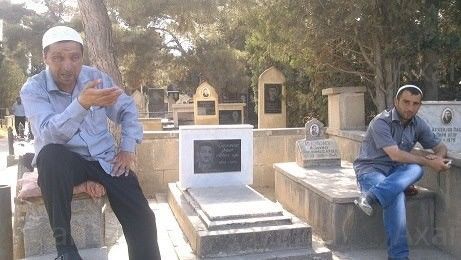 Ölü yiyələri mollalardan imtina edir: “Quran” “Youtube”dan oxudulur