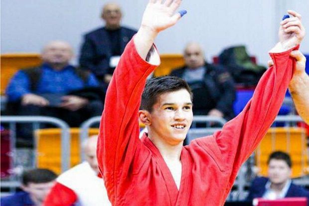 18 yaşlı çempionumuz yarış günü özünü atasına görə asıb - Təfərrüat