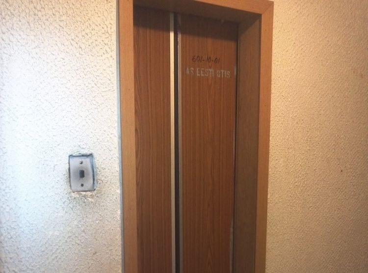 "Liftin şaxtasına düşən şəxsin vəziyyəti ağırdır" - FHN