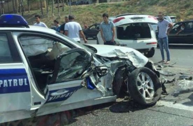 Yol polisi komandiri Bakıda qəza törətdi - Şəxsi avtomobili müşayiət edirmiş