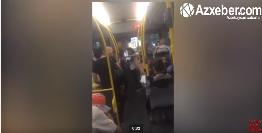 Avtobusda növbəti rüsvayçılıq: Sürücü "Bakı Kart"ın yerinə sərnişinlərdən pul yığır (VİDEO)
