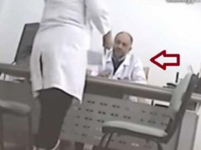 Rüşvətə alarkən həbs olunan baş həkim azadlıqda