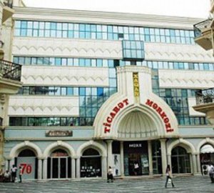 Ərəblər Bakının mərkəzində oğurluq etdilər