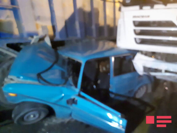 Bakıda “Shacman” 10 maşını tank kimi əzdi
