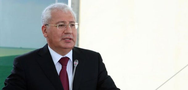Nazir qohumlarını işə götürən institut direktorunu qovdu - FOTO