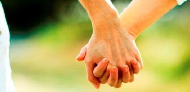 Uşağı ilə sevdiyinə qoşulub qaçan qız anasına səsləndi