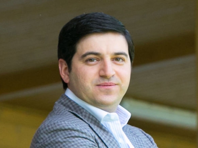 Ziya Məmmədovun oğlu ölkəni tərk etdi: Londona köçdü