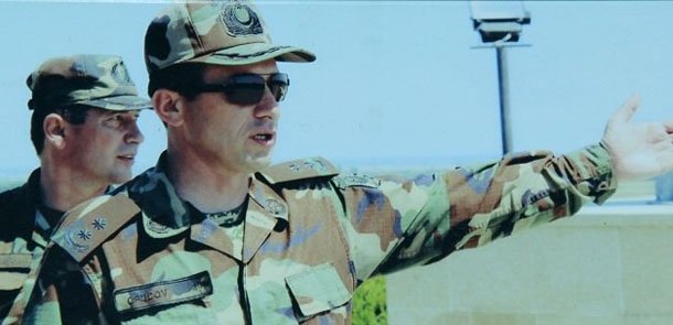 Öncə bıçaqla hədələyib pul tələb etdilər: sonra könüllü polisə təslim oldular