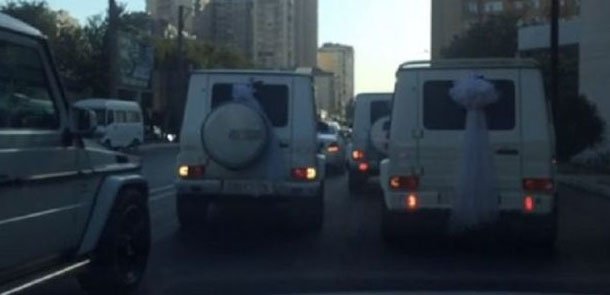 Bakıda "Gelandewagen"lərin toy karvanı hərəkəti iflic etdi - VİDEO