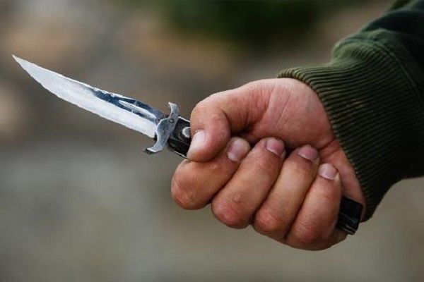 Bakıda 22 yaşlı oğlan sevgilisini bıçaqladı