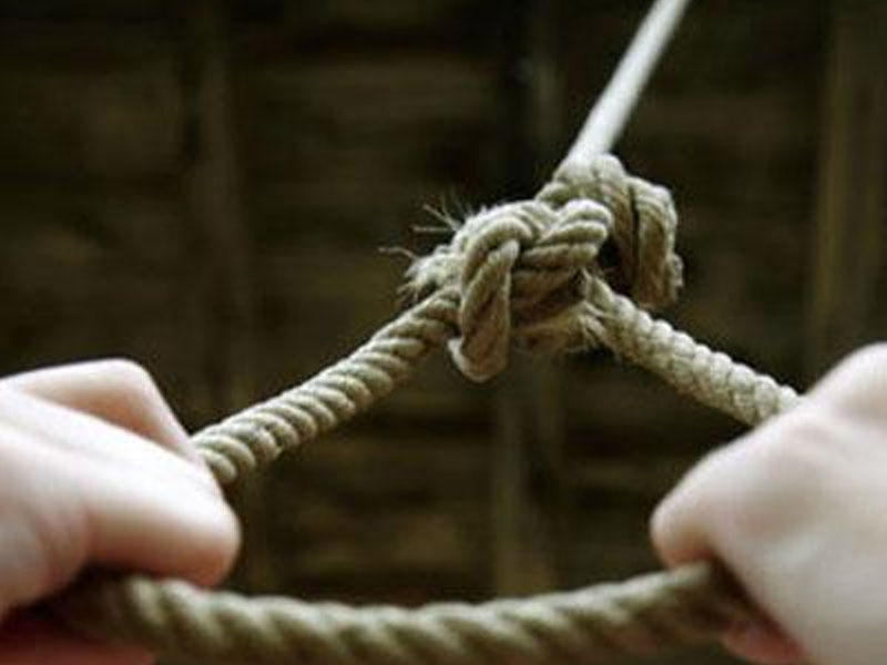 Bakıda 17 yaşlı oğlan özünü asdı