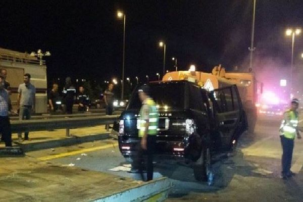 İş adamının oğlu "Range Rover"lə qəzaya düşdü – 1 ağır yaralı