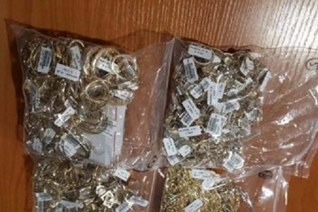 Azərbaycan vətəndaşından 2 milyon dollarlıq qızıl tutuldu