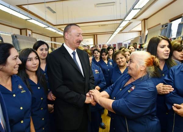 “Mən də sizi çox istəyirəm” - Prezidentin sakinlərlə səmimi dialoqu