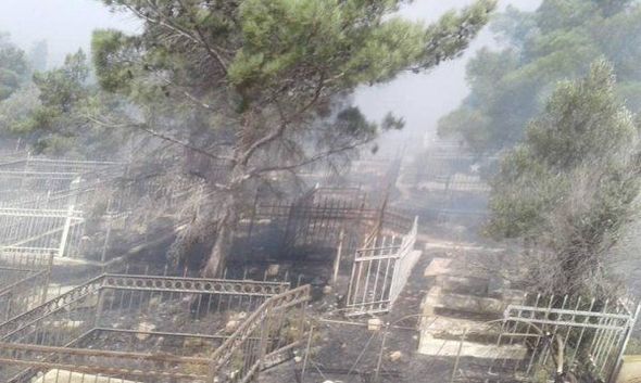 Sumqayıtda qəbirstanlıq yanır - FOTO