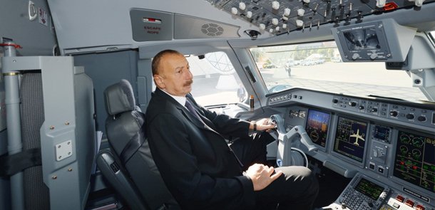 Prezident "Buta Airways"in Bakıya gətirilən ilk təyyarəsi ilə tanış oldu