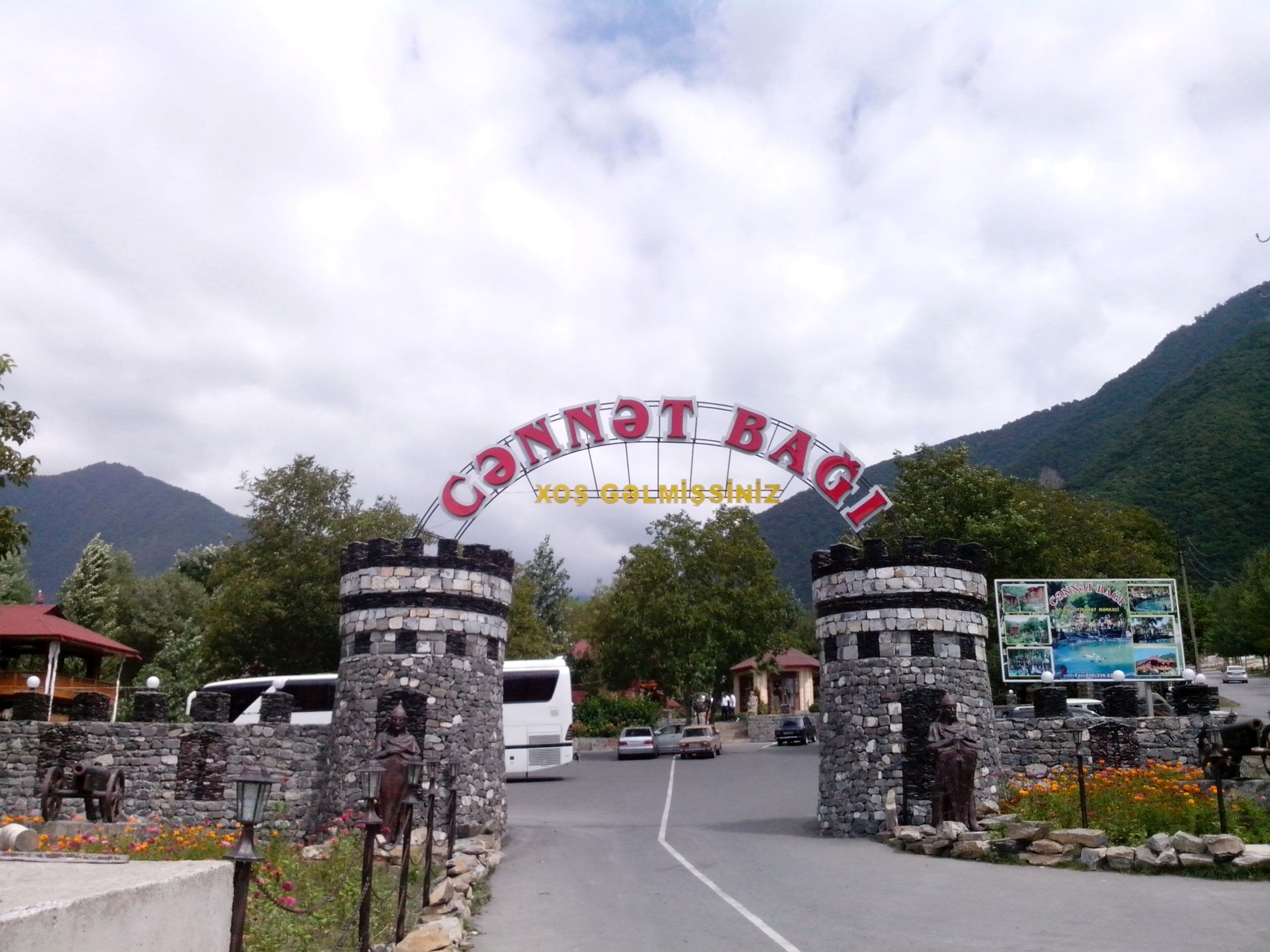 Qubadakı "Cənnət Bağı" otelində cəhənnəmi xatırladan görüntü: "Otağa baxıb girərdiniz, bizə nə" - FOTO